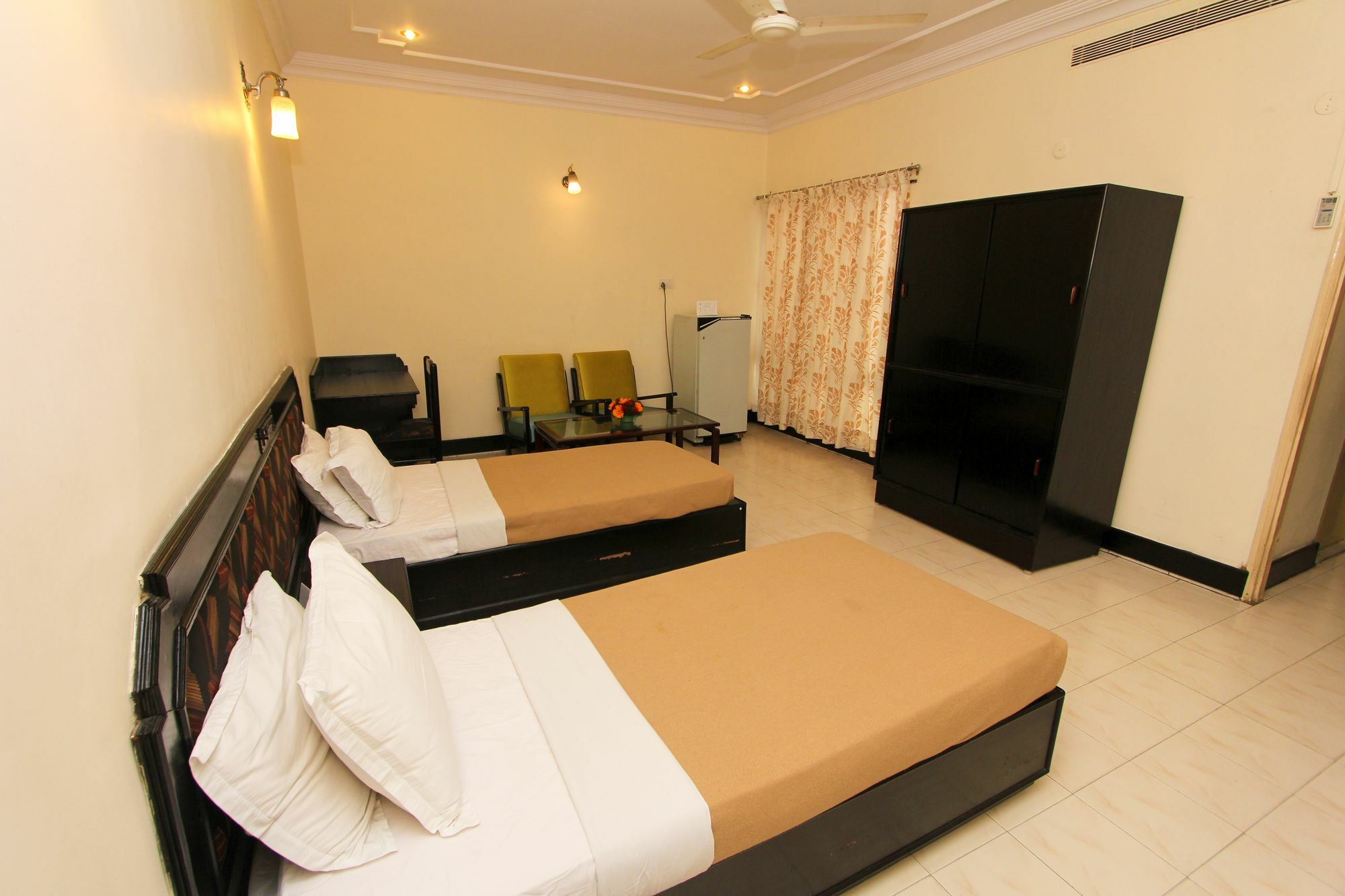 Hotel Ballal Residency Bangalore Esterno foto